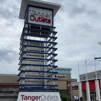 Foto tirada no(a) Tanger Outlets por Ahmad B. em 9/10/2023