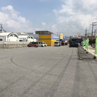 Photo taken at ゲオ 宜野湾店 by StarShipあき on 3/21/2016