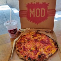 รูปภาพถ่ายที่ Mod Pizza โดย Gary Q. เมื่อ 8/22/2019