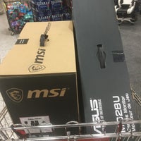 Photo taken at Fry&amp;#39;s Electronics by AN🇶🇦 on 9/6/2017