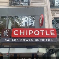 Photo taken at Chipotle Mexican Grill by AN🇶🇦 on 9/29/2021