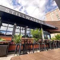 Foto tirada no(a) Stillwaters Tavern por Mario L. em 1/27/2022