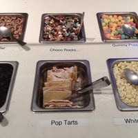 รูปภาพถ่ายที่ BTO Self Serve Frozen Yogurt โดย Paul S. เมื่อ 10/8/2013