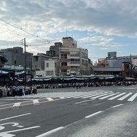 Photo taken at 祇園交差点 by S.Kajimoto on 7/17/2022