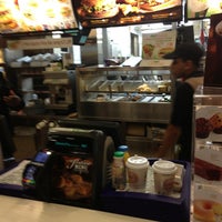 รูปภาพถ่ายที่ McDonald&amp;#39;s โดย Sára P. เมื่อ 12/27/2012