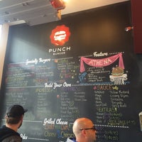 4/4/2015에 Vykky H.님이 Punch Burger에서 찍은 사진