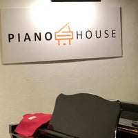 รูปภาพถ่ายที่ Piano House โดย Nabi A. เมื่อ 3/8/2019