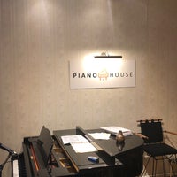 Photo taken at Piano House by Nabi A. on 5/18/2019