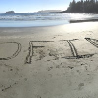 รูปภาพถ่ายที่ Crystal Cove Beach Resort Tofino โดย Robin L. เมื่อ 8/10/2017