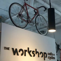 Foto diambil di The Workshop Cafe + Cycles oleh Vinl L. pada 12/27/2019