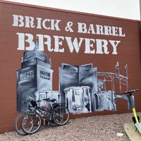 รูปภาพถ่ายที่ Brick &amp;amp; Barrel โดย Heather D. เมื่อ 8/13/2022