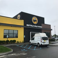 Photo taken at Buffalo Wild Wings by Christian T. on 9/23/2018