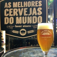 Photo taken at As Melhores Cervejas do Mundo by Henrique B. on 7/1/2018