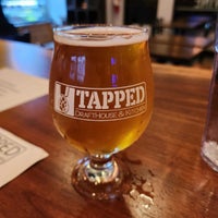 Photo taken at Tapped DraftHouse &amp;amp; Kitchen - Spring by Victor M. on 1/26/2023