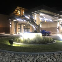 Foto scattata a River Cree Resort and Casino da Maleko A. il 10/31/2019