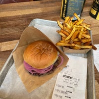 4/14/2022 tarihinde Ployy T.ziyaretçi tarafından Surf Shack Smash Burgers'de çekilen fotoğraf