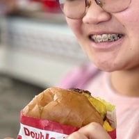 Photo taken at In-N-Out Burger by Jean Y. on 11/22/2021