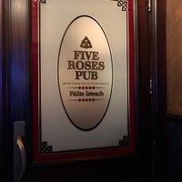 รูปภาพถ่ายที่ Five Roses Pub โดย Abhay S. เมื่อ 12/8/2022