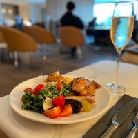 Photo taken at British Airways Terraces Lounge by Tetsuo K. on 10/14/2023