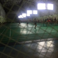 Photo taken at Ratchavipha Badminton Court by Khemm R. on 11/5/2016