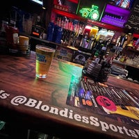 Снимок сделан в Blondies Sports Bar &amp;amp; Grill пользователем Michelle H. 11/3/2022