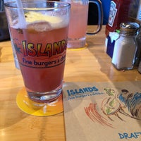 Снимок сделан в Islands Restaurant пользователем Michelle H. 3/16/2019