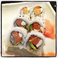 Foto tomada en MK&amp;#39;s Sushi  por Rhonda R. el 6/28/2013