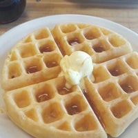 Foto tirada no(a) Waffle Way por Rhonda R. em 10/10/2015