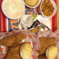 Photo taken at Popeyes Louisiana Kitchen by Char A. on 7/9/2015