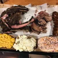 Das Foto wurde bei Texas Smokeyard Barbecue von Guicho R. am 9/28/2019 aufgenommen