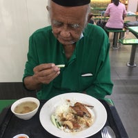 Photo taken at Mr Teh Tarik Eating House by Aziz A. on 7/29/2020