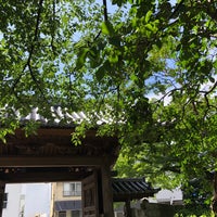 Photo taken at 大圓寺 by Toshiyuki on 6/24/2018