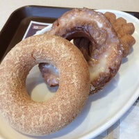 Photo taken at Mister Donut by Toshiyuki on 3/30/2014