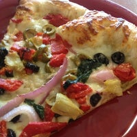 Das Foto wurde bei GioVanna&amp;#39;s Pizza &amp;amp; Pasta von Sara W. am 10/6/2012 aufgenommen