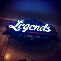 Foto tirada no(a) Legends Sports Bar por Sinem. A. em 5/12/2013