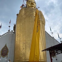 Photo taken at Wat Intharawihan by Prachisara O. on 9/10/2022
