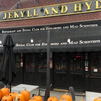 Photo prise au Jekyll and Hyde Pub par Angela S. le10/24/2021
