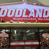 Photo taken at Foodland by Gung S. on 3/10/2016