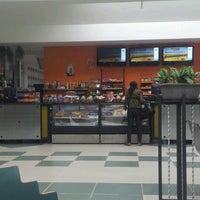 รูปภาพถ่ายที่ Pensum cafeteria โดย Genesis B. เมื่อ 9/14/2012