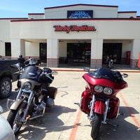 รูปภาพถ่ายที่ Mid America Harley-Davidson โดย Wm D. เมื่อ 6/26/2014