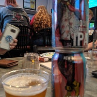 Foto diambil di BB&amp;#39;s Pub N Grill oleh Carol R. pada 4/16/2019