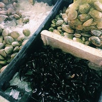 6/20/2015에 Mae B.님이 City Fish Market에서 찍은 사진