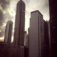 Photo taken at Avenue Crowne Plaza Chicago Magnificent Mile by Sofie O. on 5/13/2013
