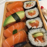 Photo taken at Sushi Hon by elvina m. on 10/29/2015