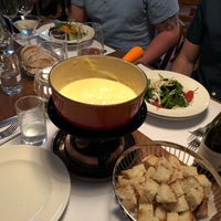 4/15/2018 tarihinde Rachel R.ziyaretçi tarafından Restaurant Rhyschänzli'de çekilen fotoğraf