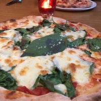 10/7/2018 tarihinde Rachel R.ziyaretçi tarafından Mayfair Pizza'de çekilen fotoğraf