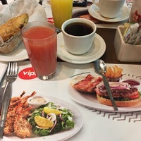 Photo taken at Vips by Eleazar G. on 8/2/2019
