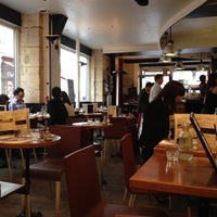 รูปภาพถ่ายที่ Le Café des Initiés โดย Hagiel J. เมื่อ 10/2/2012