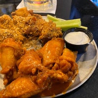 Photo taken at Pluckers Wing Bar by Tomas M. on 10/19/2019