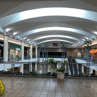 Photo prise au Crossroads Mall par Romelle S. le9/19/2020
